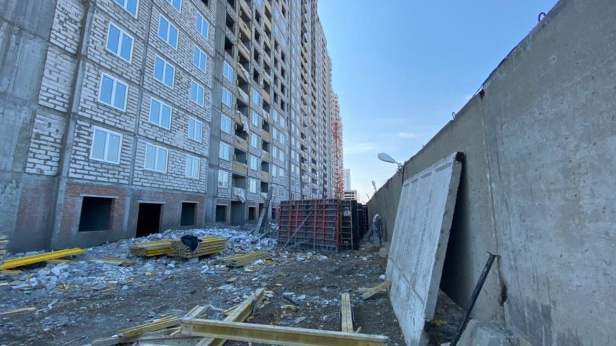 В Энгельсе погиб молодой мужчина: он упал с 25-го этажа