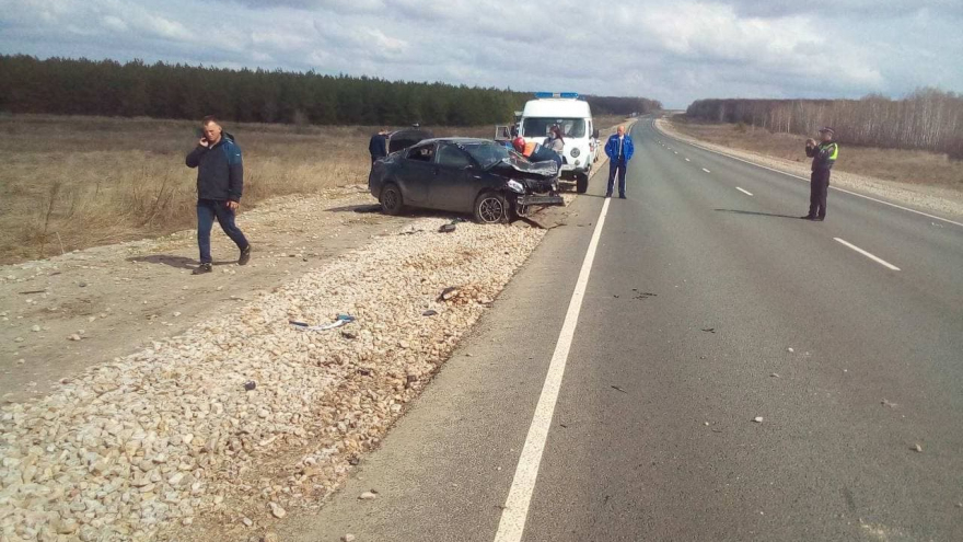 Под Аткарском водитель получил травмы в перевернувшейся иномарке