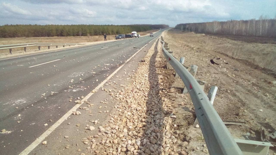 Под Аткарском водитель получил травмы в перевернувшейся иномарке