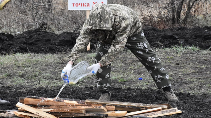 В Саратовской области вспыхнули два лесных пожара: на тушение приехали 24 огнеборца