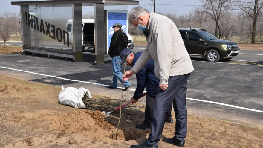 В Парке покорителей космоса высадили дубы