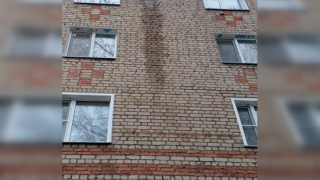В ртищевской пятиэтажке третий год течет крыша: у прокуроров появились вопросы к управляющей компании и чиновникам
