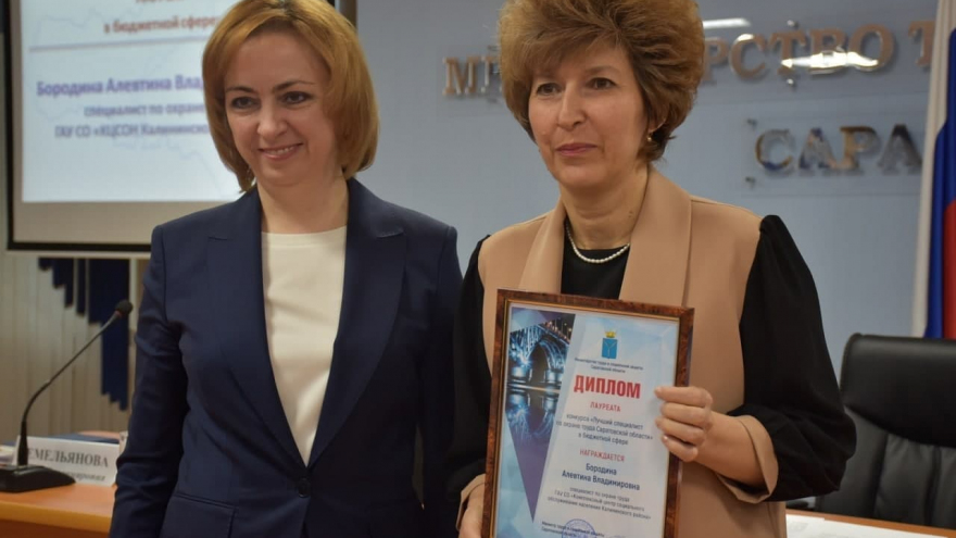 Экзоскелет, спецперчатки: саратовцам показали, как рабочих защищают от порезов и травм