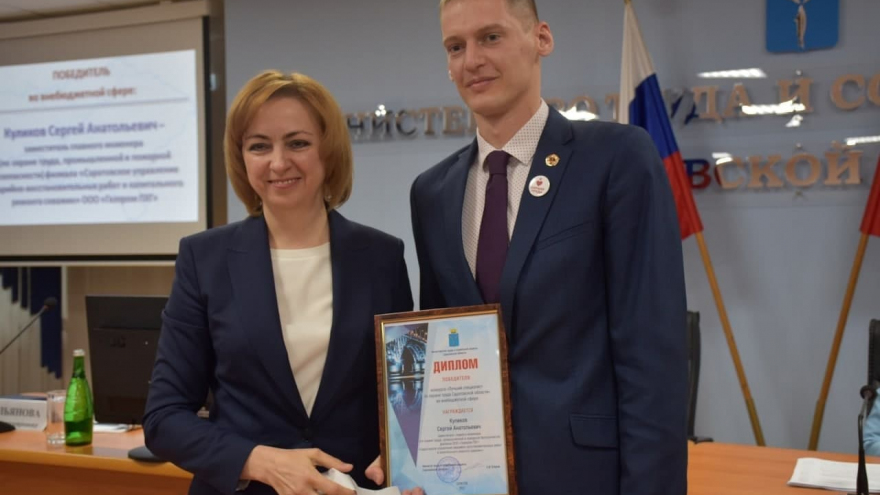 Экзоскелет, спецперчатки: саратовцам показали, как рабочих защищают от порезов и травм