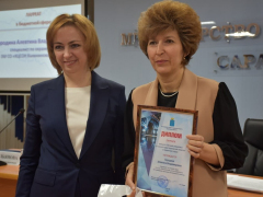 Экзоскелет, спецперчатки: саратовцам показали, как рабочих защищают от порезов и травм