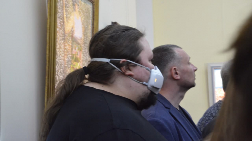 В Саратове в полумраке открылась выставка Никаса Сафронова: посмотреть на картины пришли депутат Госдумы и экс-губернатор