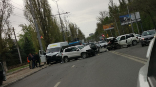 Массовая авария на проспекте 50 лет Октября: водитель Mercedes скончался