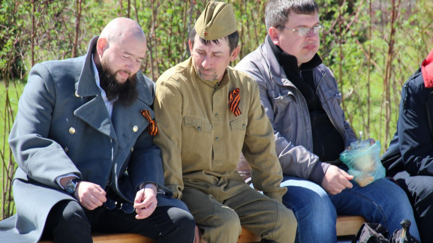 Победная весна: саратовцы танцевали под советские песни в Парке покорителей космоса