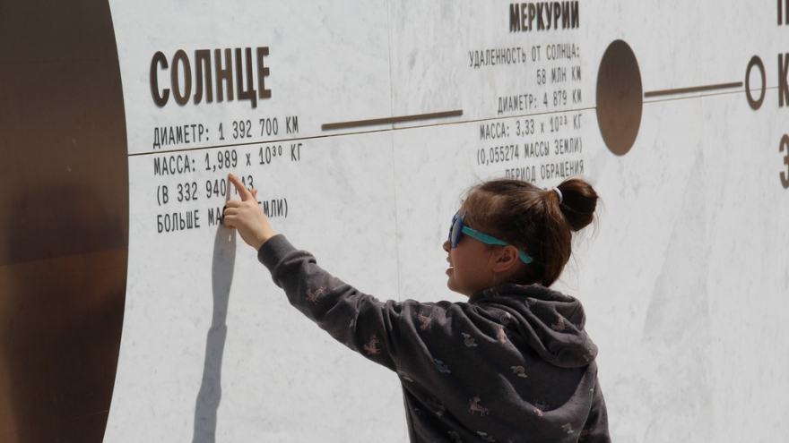 Победная весна: саратовцы танцевали под советские песни в Парке покорителей космоса
