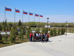 Победная весна: саратовцы танцевали под советские песни в Парке покорителей космоса