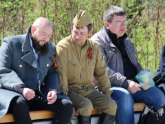 Победная весна: саратовцы танцевали под советские песни в Парке покорителей космоса