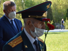 Праздник Победы: на Воскресенском кладбище возложили цветы к памятнику Воину-освободителю