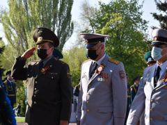 Праздник Победы: на Воскресенском кладбище возложили цветы к памятнику Воину-освободителю