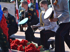 Праздник Победы: на Воскресенском кладбище возложили цветы к памятнику Воину-освободителю