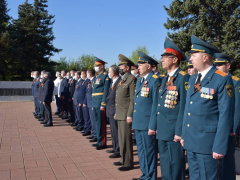 Праздник Победы: на Воскресенском кладбище возложили цветы к памятнику Воину-освободителю