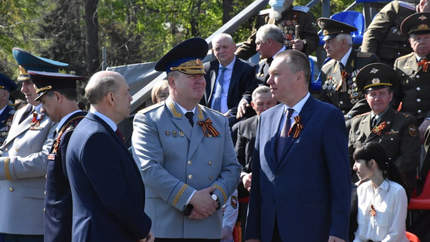 В Саратове состоялось шествие, посвященное Победе (фоторепортаж)