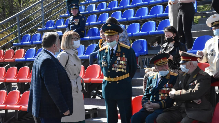 В Саратове состоялось шествие, посвященное Победе (фоторепортаж)