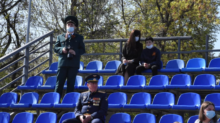 В Саратове состоялось шествие, посвященное Победе (фоторепортаж)