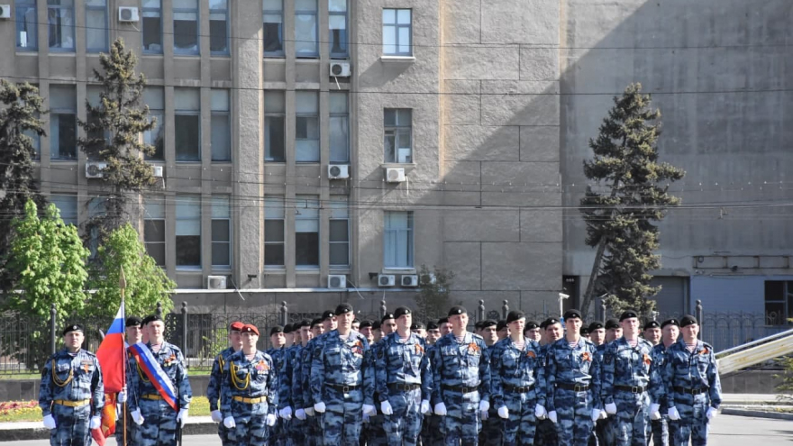 В Саратове состоялось шествие, посвященное Победе (фоторепортаж)