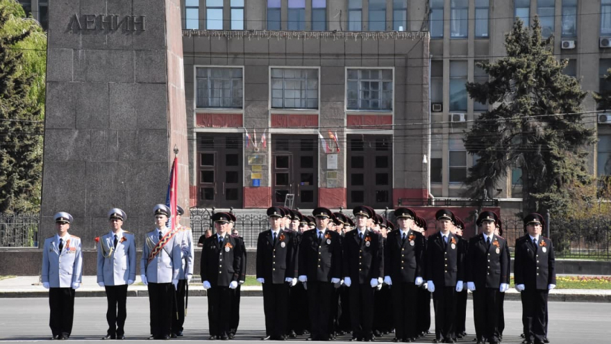 В Саратове состоялось шествие, посвященное Победе (фоторепортаж)