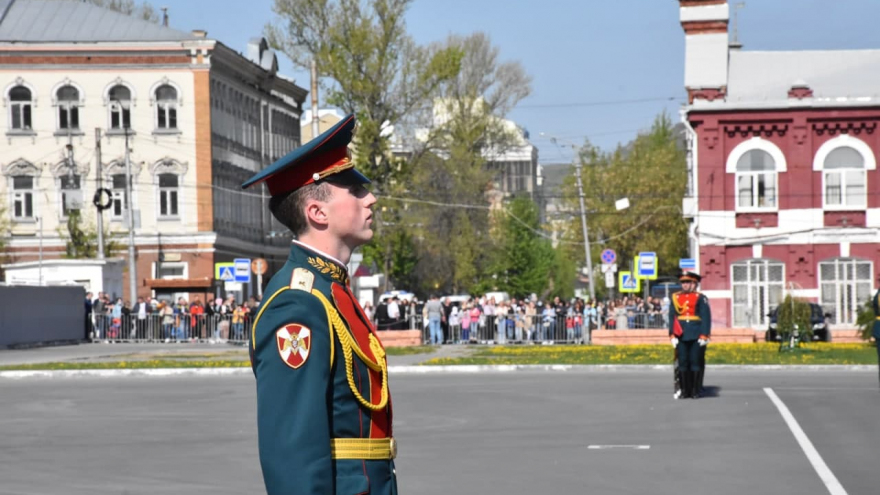 В Саратове состоялось шествие, посвященное Победе (фоторепортаж)