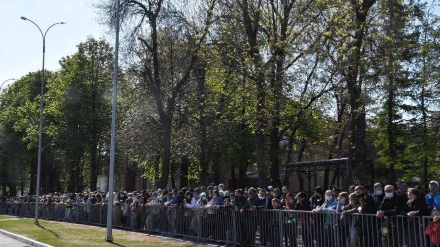 В Саратове состоялось шествие, посвященное Победе (фоторепортаж)