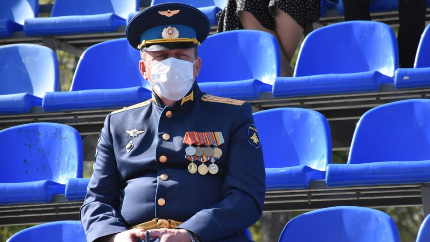 В Саратове состоялось шествие, посвященное Победе (фоторепортаж)