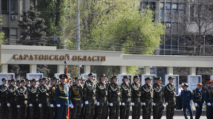 В Саратове состоялось шествие, посвященное Победе (фоторепортаж)