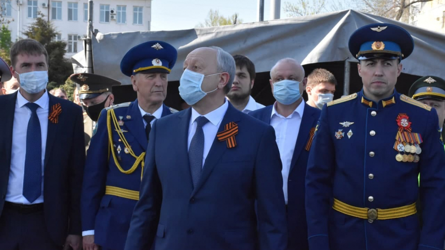 В Саратове состоялось шествие, посвященное Победе (фоторепортаж)