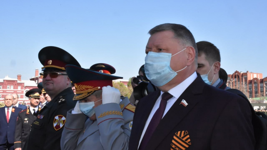 В Саратове состоялось шествие, посвященное Победе (фоторепортаж)