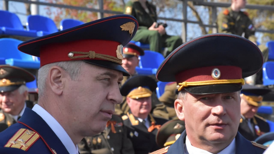 В Саратове состоялось шествие, посвященное Победе (фоторепортаж)