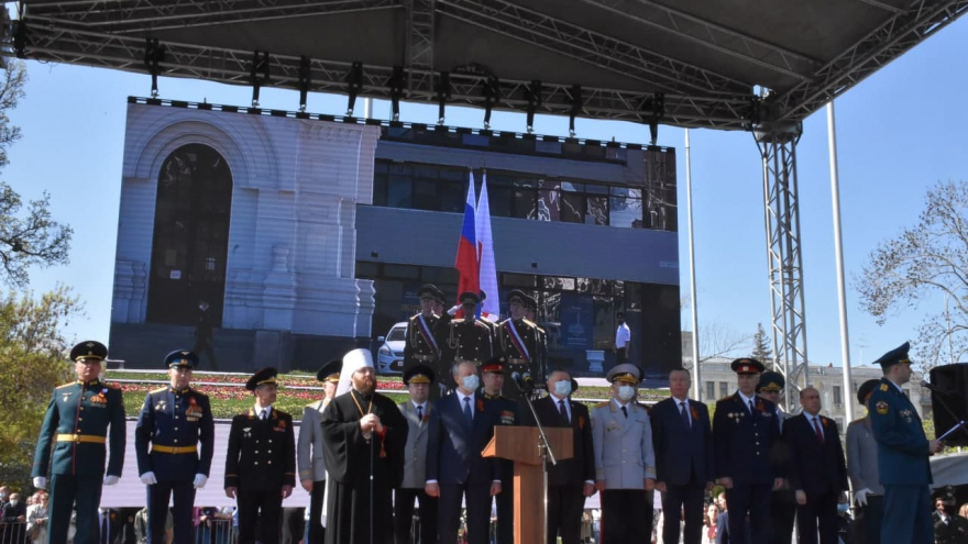 В Саратове состоялось шествие, посвященное Победе (фоторепортаж)