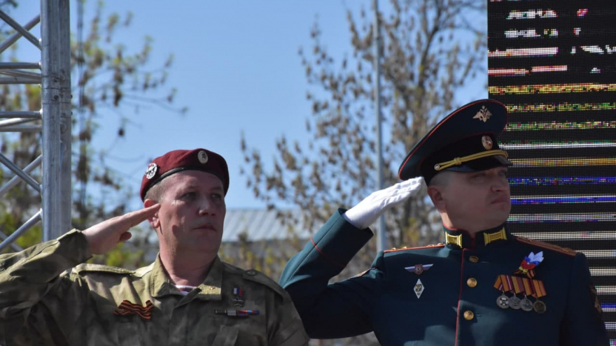 В Саратове состоялось шествие, посвященное Победе (фоторепортаж)