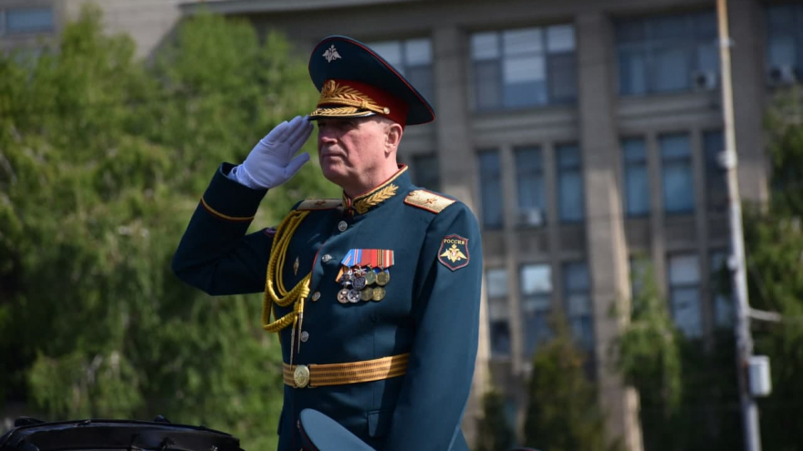 В Саратове состоялось шествие, посвященное Победе (фоторепортаж)