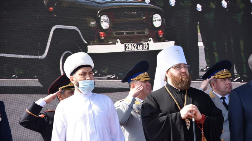 В Саратове состоялось шествие, посвященное Победе (фоторепортаж)