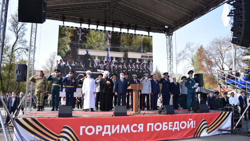 В Саратове состоялось шествие, посвященное Победе (фоторепортаж)