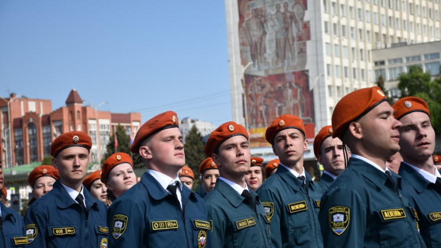 В Саратове состоялось шествие, посвященное Победе (фоторепортаж)