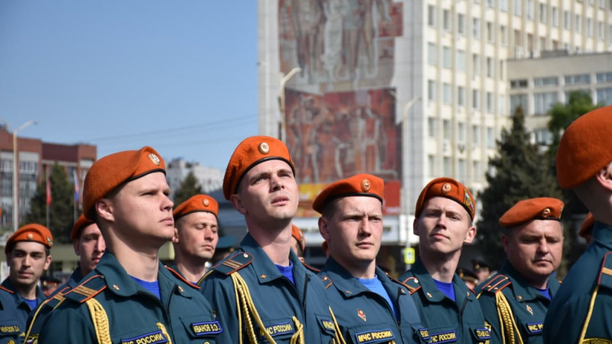 В Саратове состоялось шествие, посвященное Победе (фоторепортаж)