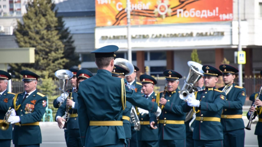 В Саратове состоялось шествие, посвященное Победе (фоторепортаж)