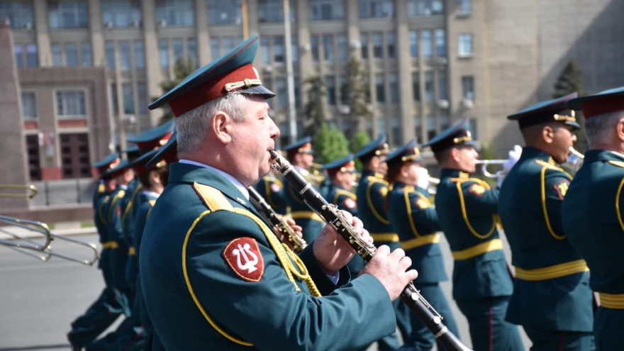 В Саратове состоялось шествие, посвященное Победе (фоторепортаж)