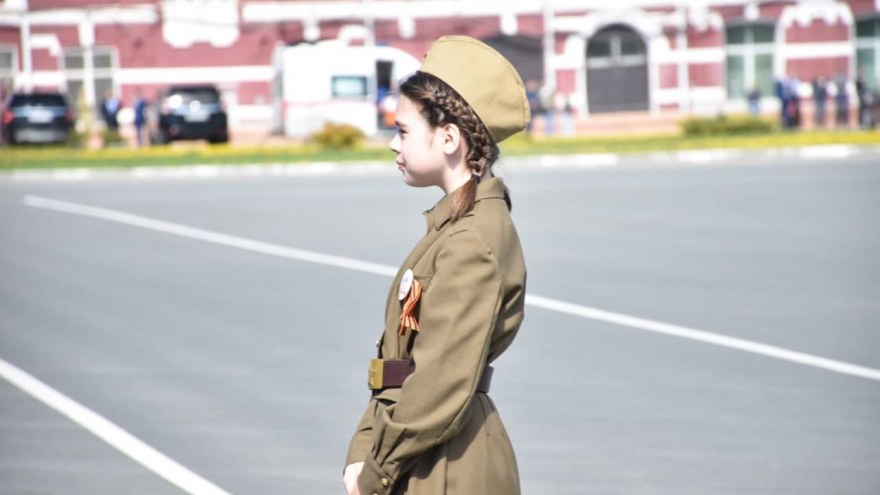 В Саратове состоялось шествие, посвященное Победе (фоторепортаж)