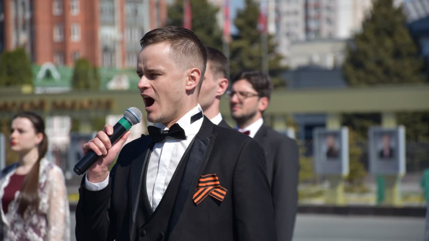 В Саратове состоялось шествие, посвященное Победе (фоторепортаж)