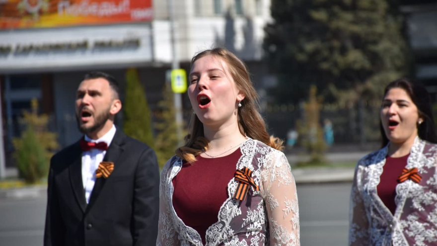 В Саратове состоялось шествие, посвященное Победе (фоторепортаж)