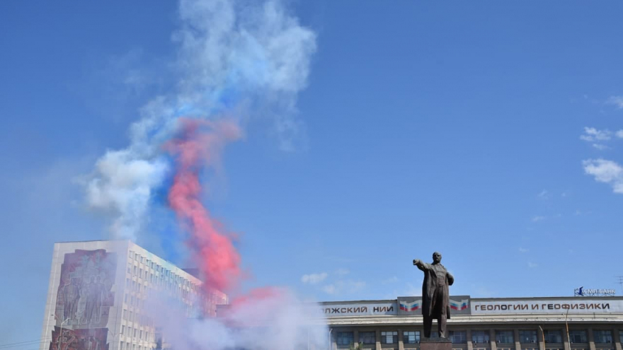 В Саратове состоялось шествие, посвященное Победе (фоторепортаж)