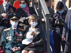 В Саратове состоялось шествие, посвященное Победе (фоторепортаж)