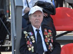 В Саратове состоялось шествие, посвященное Победе (фоторепортаж)