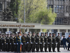 В Саратове состоялось шествие, посвященное Победе (фоторепортаж)