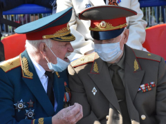 В Саратове состоялось шествие, посвященное Победе (фоторепортаж)