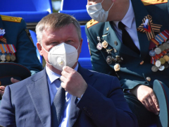 В Саратове состоялось шествие, посвященное Победе (фоторепортаж)