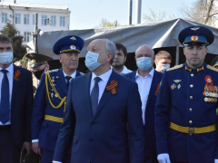 В Саратове состоялось шествие, посвященное Победе (фоторепортаж)